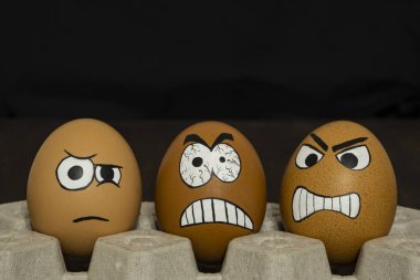 İfadeler grubudur. Üç kızgın arkadaşı.