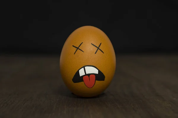 Egg with a tongue-tinged smiley. — Stock Photo, Image