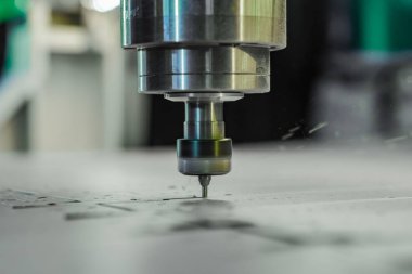 Çalışma şartı freze makinesi.