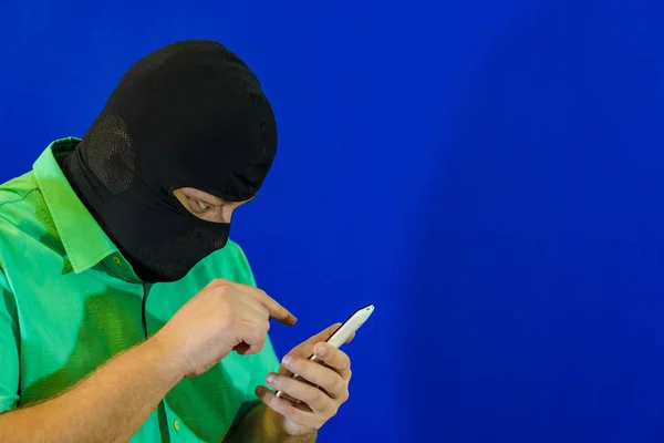 Maskeli adam. hacker