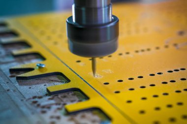 Dikey freze tezgahı Cnc ile çalışma.