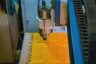 Dikey freze tezgahı Cnc ile çalışma.