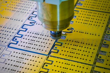 Dikey freze tezgahı Cnc. freze Milli çalışmalarını.