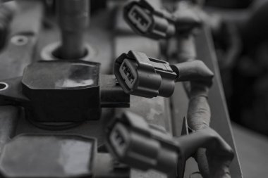 Araba motoru tamir. Bujileri altyapısı'nda değiştirme.