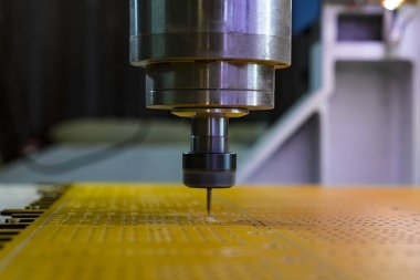 Dikey freze tezgahı Cnc ile çalışma.