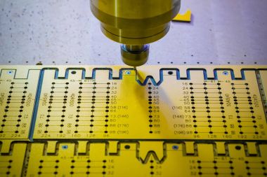 Dikey freze tezgahı Cnc. freze Milli çalışmalarını.