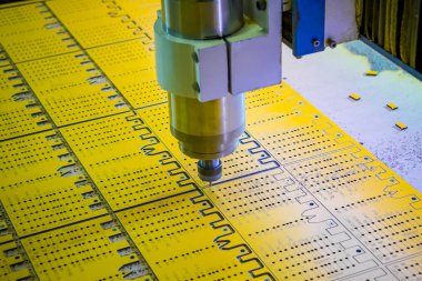 Dikey freze tezgahı Cnc. freze Milli çalışmalarını.