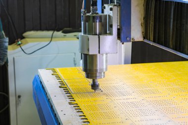 Dikey freze tezgahı Cnc. freze Milli çalışmalarını.