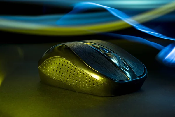 Computer mouse on a dark table. Gaming. — Stock Photo, Image