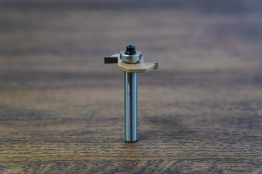 Kesici yatak ile. Kesici ve yönlendirici bit freze. Bit geniş T türü ile rulman.