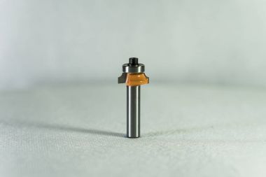 Kesici. Kesici ve yönlendirici bit freze. Turuncu köşe başında bit ahşap ve plastik için.