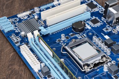 Bilgisayar anakart ve işlemci. Yakın çekim.