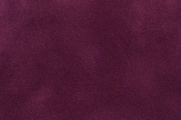 Fundo de tecido de camurça roxo escuro closeup. Textura mate de veludo de vinho nubuck têxtil — Fotografia de Stock