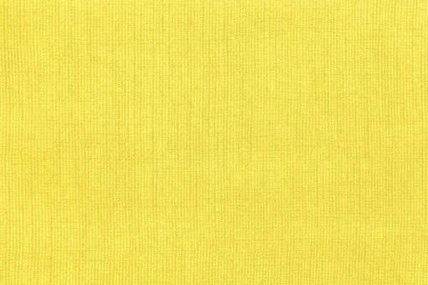 Fundo amarelo de uma matéria têxtil com padrão, close up. Estrutura do tecido com textura natural. pano de fundo . — Fotografia de Stock