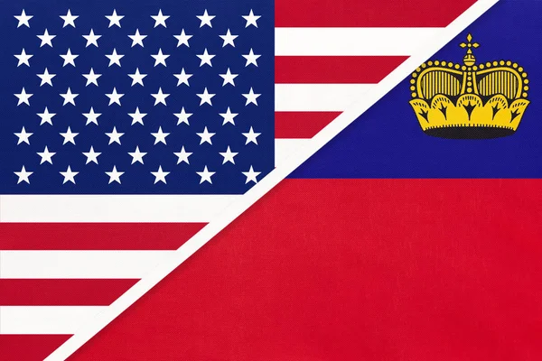 미국 대리히텐슈타인 국기가 직물에서 떨어져 나왔다. 미국 과 유럽 국가들 간의 관계. — 스톡 사진