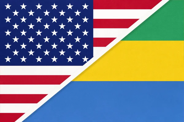 Уса проти Габону, національний прапор з текстилю. Відносини між двома американськими та африканськими країнами. — стокове фото