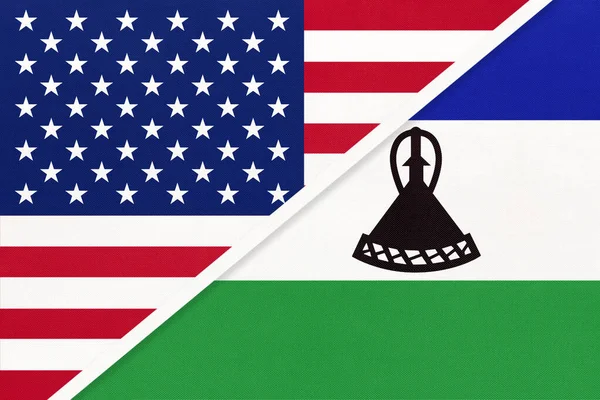 Уса проти Лесото національний прапор з текстилю. Відносини між двома американськими та африканськими країнами. — стокове фото