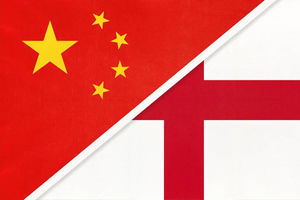 Republik China vs England Nationalflagge aus Textil. Beziehungen zwischen zwei Ländern. — Stockfoto