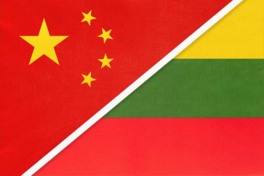 Çin ya da Prc, Litvanya bayrağına karşı tekstil. Asya ve Avrupa ülkeleri arasındaki ilişki.