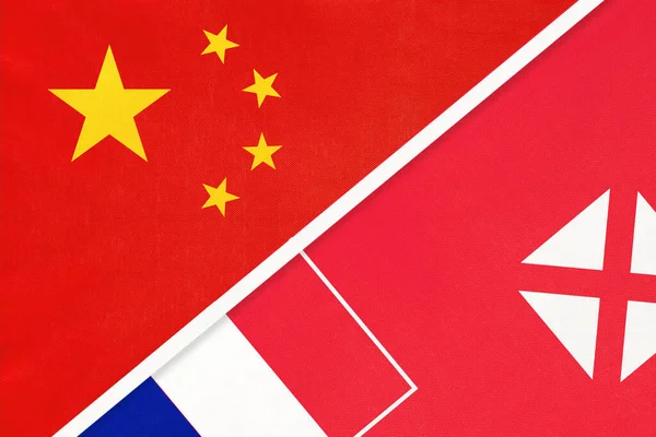 Китай або Prc vs Wallis і Національний прапор Футуни з текстилю. Відносини між азійськими та європійськими країнами. — стокове фото