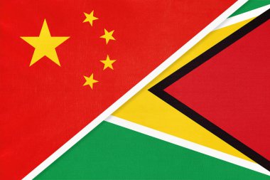 Çin ya da Prc tekstil ulusal bayrağına karşı. Asyalı ve Amerikan ülkeleri arasındaki ilişki.