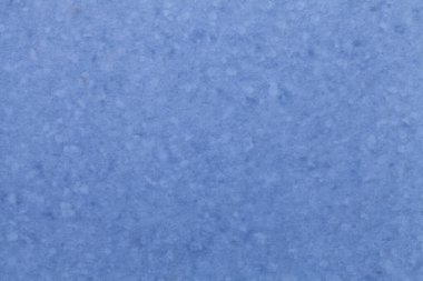 Soyut sanat arka planı açık mavi renkler. Arkaplanı bulanık kot pantolonlu suluboya tablo. Kağıtların üzerinde desenli bir sanat eseri. Dekoratif alçı.