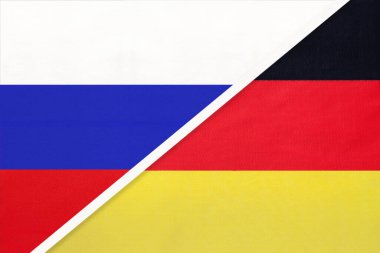 Rusya ya da Rusya Federasyonu, Almanya Federal Cumhuriyeti 'ne karşı tekstil ulusal bayrağı taşıyor. İki Avrupa ve Asya ülkesi arasındaki ilişki, ortaklık ve ekonomi.