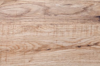 Açık kahverengi, pejmürde, eski bir lamine. Ahşap kaplama arka plan, yakın plan. Eski dekoratif ahşap zemin yapısı eğri büğrü desenli. Dekor duvar kağıdı.