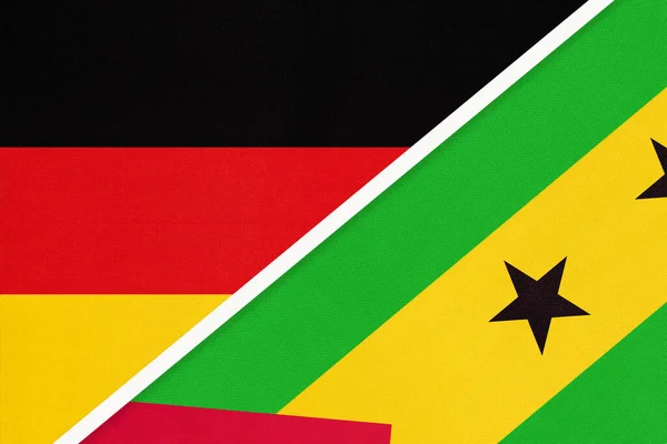 德意志联邦共和国对圣托马斯岛和王子岛 两个来自纺织品的国旗的象征 欧洲和非洲国家之间的关系 伙伴关系和冠军 — 图库照片
