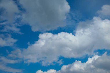 yumuşak beyaz bulut mavi gökyüzü arka planı için