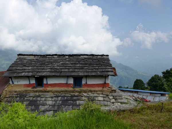 Weergave van Machhapuchhre berg uit Dhampus dorp in Nepal — Stockfoto