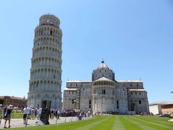 La plaza de los Milagros, Pisa — Foto de Stock