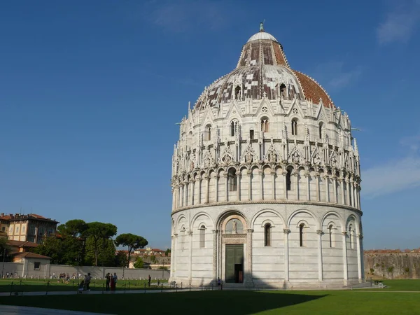 El Baptisterio de Pisa — Foto de Stock