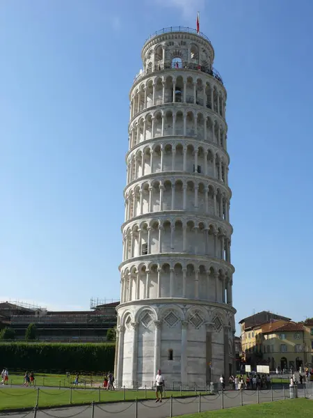 La torre inclinada de Pisa — Foto de Stock