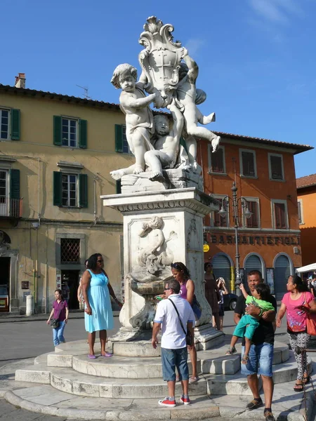 Statue in Square of Miracles, in Pisa — Stock Photo, Image