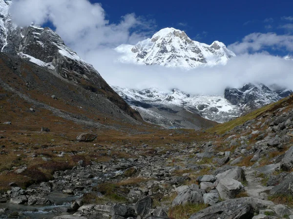 Annapurna saha kampı güzel gün — Stok fotoğraf