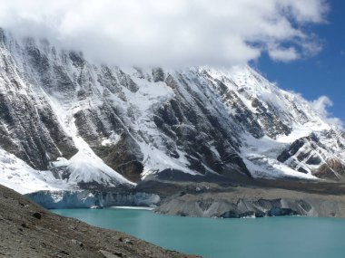 Tilicho Gölü ve Tilicho tepe