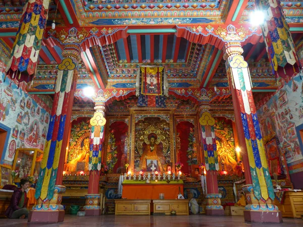 Buddhistisk tempel i Øvre Pisang, Nepal - Stock-foto # 