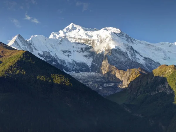 Morning view of Annapurna in Upper Pisang — Stock Photo, Image