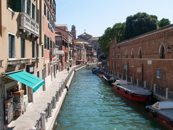 Canal veneciano pequeño — Foto de Stock