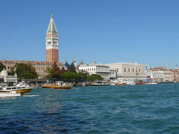 Plaza de San Marcos sobre el Gran Canal de Venecia — Foto de Stock