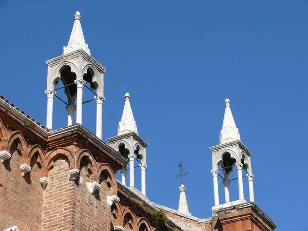 Frari basilikan i Venedig — Stockfoto