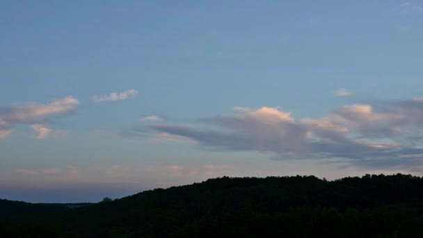 Nuvens de lapso de tempo no céu da noite — Vídeo de Stock