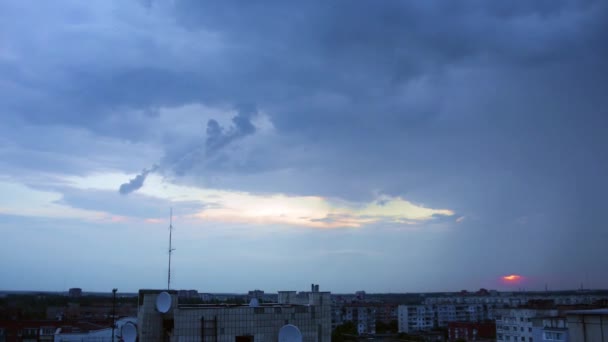 Time-lapse clouds in the evening sky — Stock Video