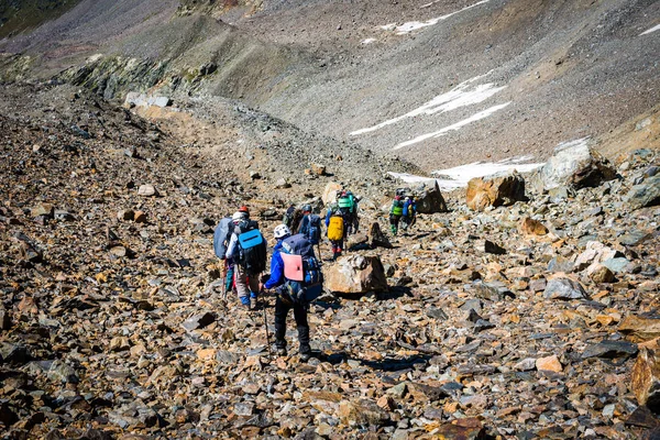 Kafkas Dağları'nda turistler