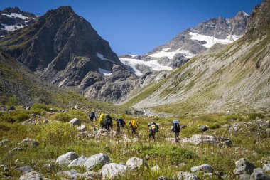 Gürcistan'daki Kafkas dağlarında turizm