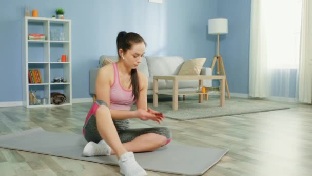 Young Woman Turns Stopwatch App On and Begins New Exercise — Stock Video