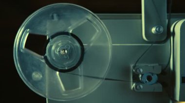 Film makarası dönüyor