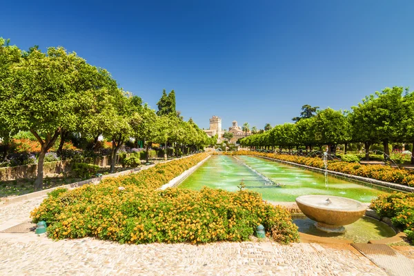 Fuente y jardines del Alcázar de los Reyes Cristianos, Córdoba, provincia de Andalucía, España — Foto de Stock