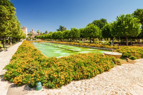 Fontein en tuinen van het Alcázar de los Reyes Cristianos, Cordoba, provincie in Andalusie, Spanje — Stockfoto